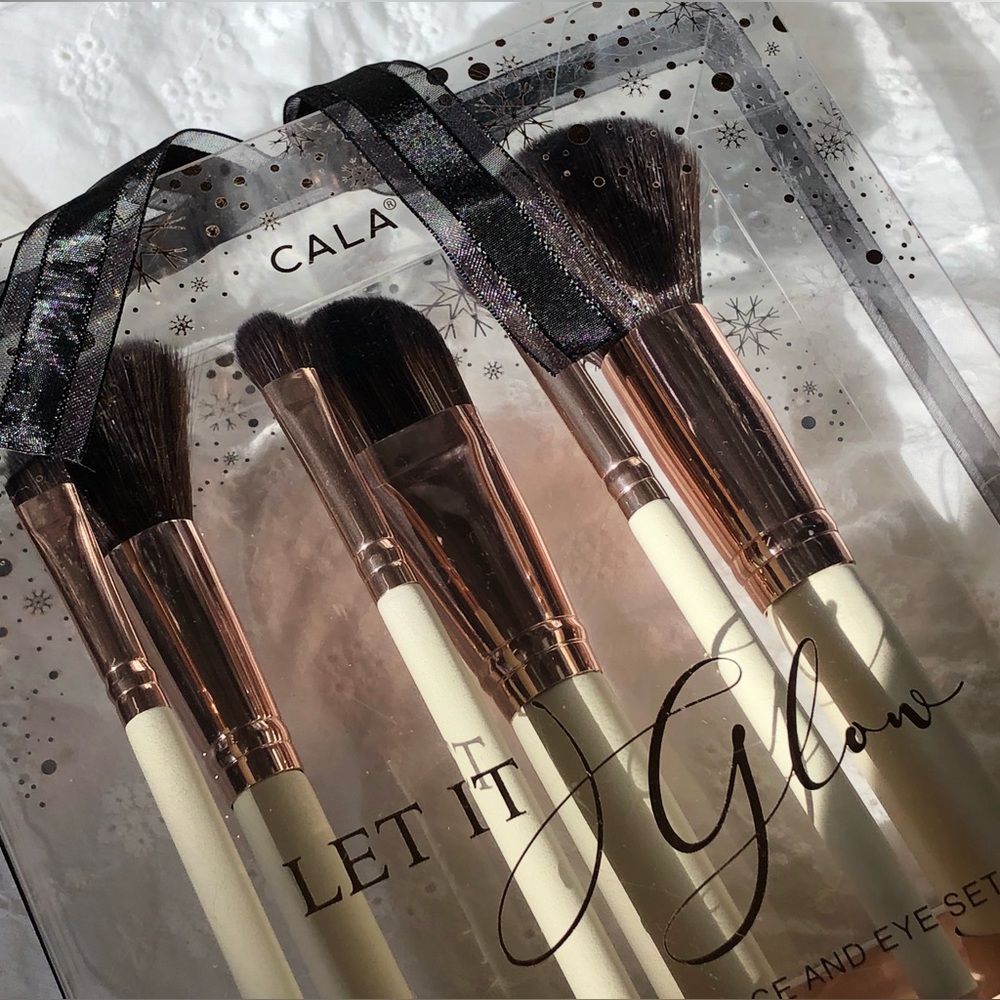 NWOT Makeup Brush Set by Cala